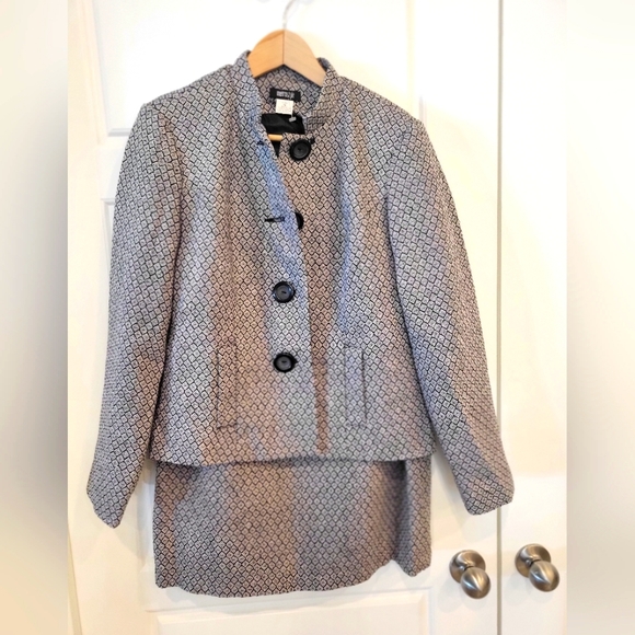 metrostyle Dresses & Skirts - WOMEN'S GREY AND BLACK METRO STYLE SKIRT SUIT SET SIZE 12
